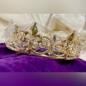 Gold tone crown with rhinestones, matching hair clips, and storage bag NWT